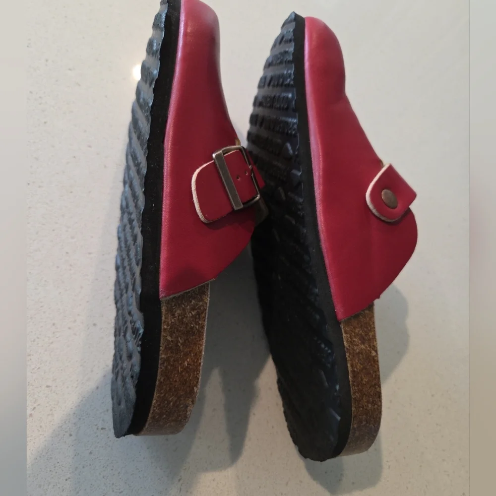 Project Cloud Women Red Leather Buckle Clogs Memory Foam Insole Sz 7.5 - Picture 10 of 14